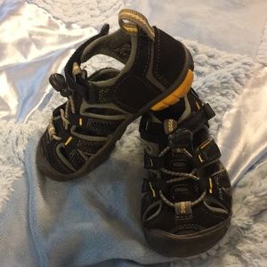 Keens size 9 sandals